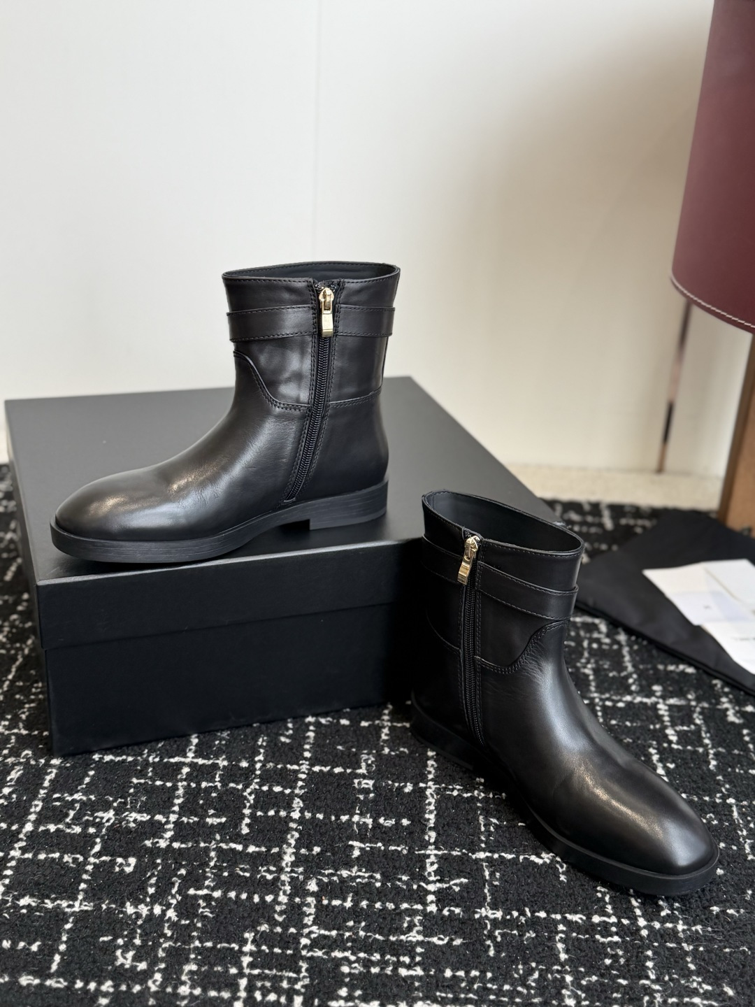 代购级 Chanel 26ss香奈儿中古款 切尔西 短靴 秋冬中古款 上脚特显腿型百搭 任何仙女都可以轻松驾驭 代购级 Chanel 26ss香奈儿中古款 切尔西 短靴 秋冬中古款 上脚特显腿型百搭 任何仙女都可以轻松驾驭