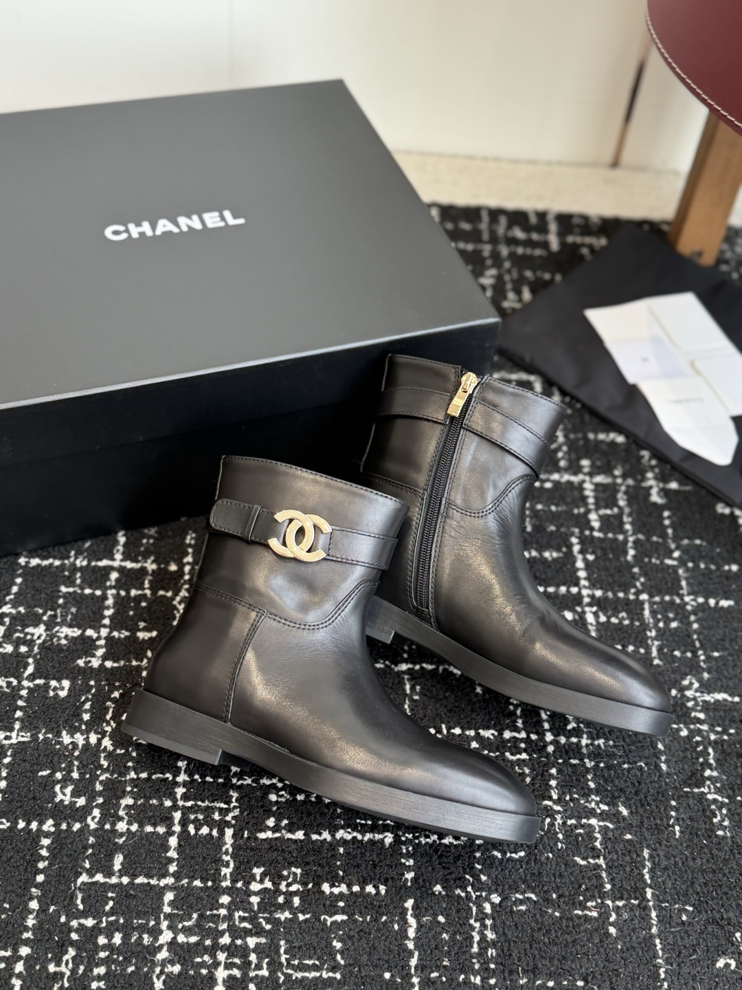 代购级 Chanel 26ss香奈儿中古款 切尔西 短靴 秋冬中古款 上脚特显腿型百搭 任何仙女都可以轻松驾驭 代购级 Chanel 26ss香奈儿中古款 切尔西 短靴 秋冬中古款 上脚特显腿型百搭 任何仙女都可以轻松驾驭