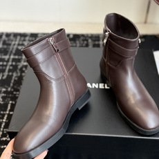 代购级 Chanel 26ss香奈儿中古款 切尔西 短靴 秋冬中古款 上脚特显腿型百搭 任何仙女都可以轻松驾驭 代购级 Chanel 26ss香奈儿中古款 切尔西 短靴 秋冬中古款 上脚特显腿型百搭 任何仙女都可以轻松驾驭