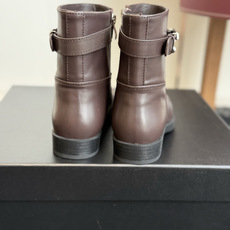 代购级 Chanel 26ss香奈儿中古款 切尔西 短靴 秋冬中古款 上脚特显腿型百搭 任何仙女都可以轻松驾驭 代购级 Chanel 26ss香奈儿中古款 切尔西 短靴 秋冬中古款 上脚特显腿型百搭 任何仙女都可以轻松驾驭
