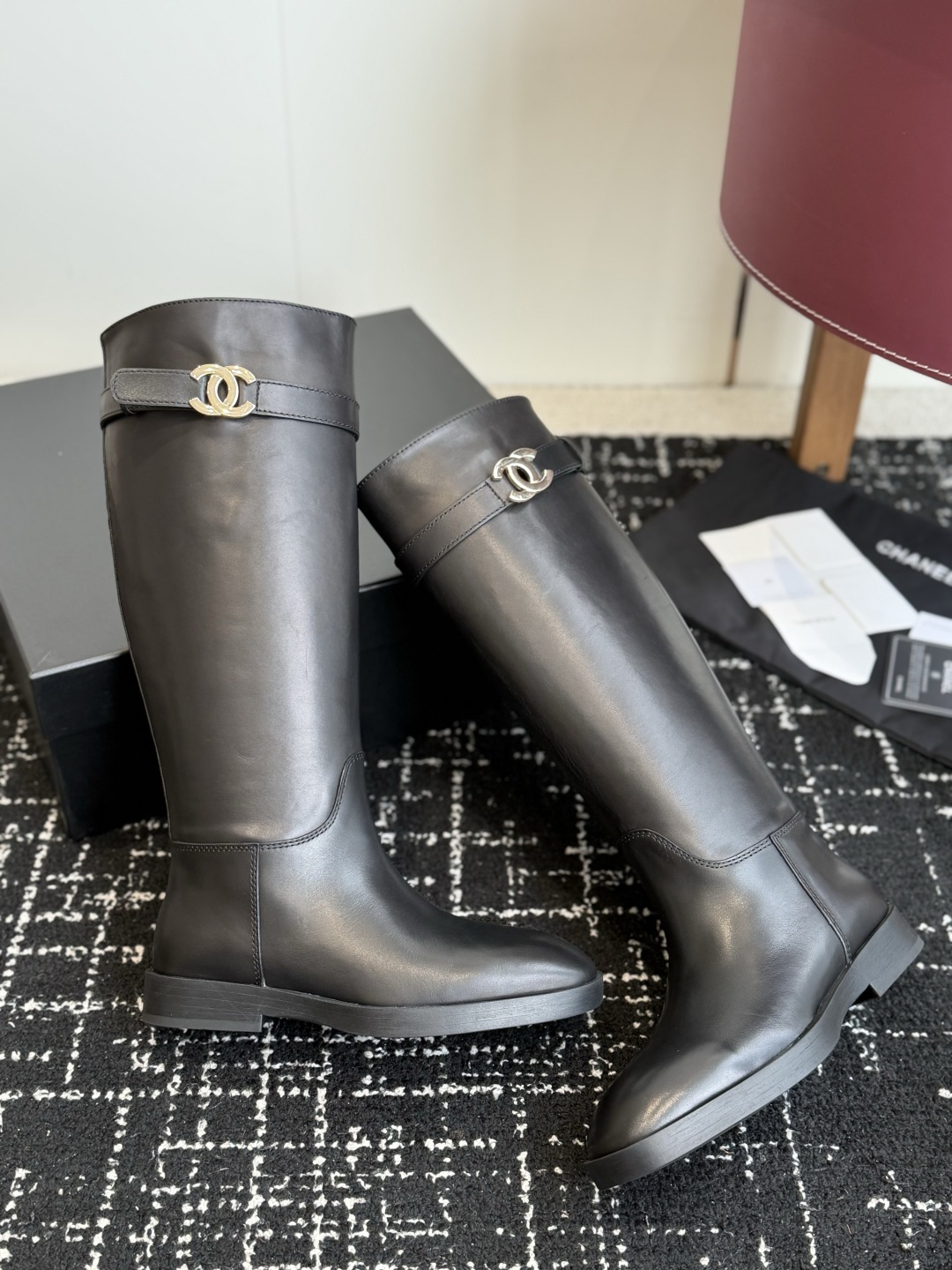 代购级 Chanel 26ss香奈儿中古款 切尔西 短靴 秋冬中古款 上脚特显腿型百搭 任何仙女都可以轻松驾驭 代购级 Chanel 26ss香奈儿中古款 切尔西 短靴 秋冬中古款 上脚特显腿型百搭 任何仙女都可以轻松驾驭
