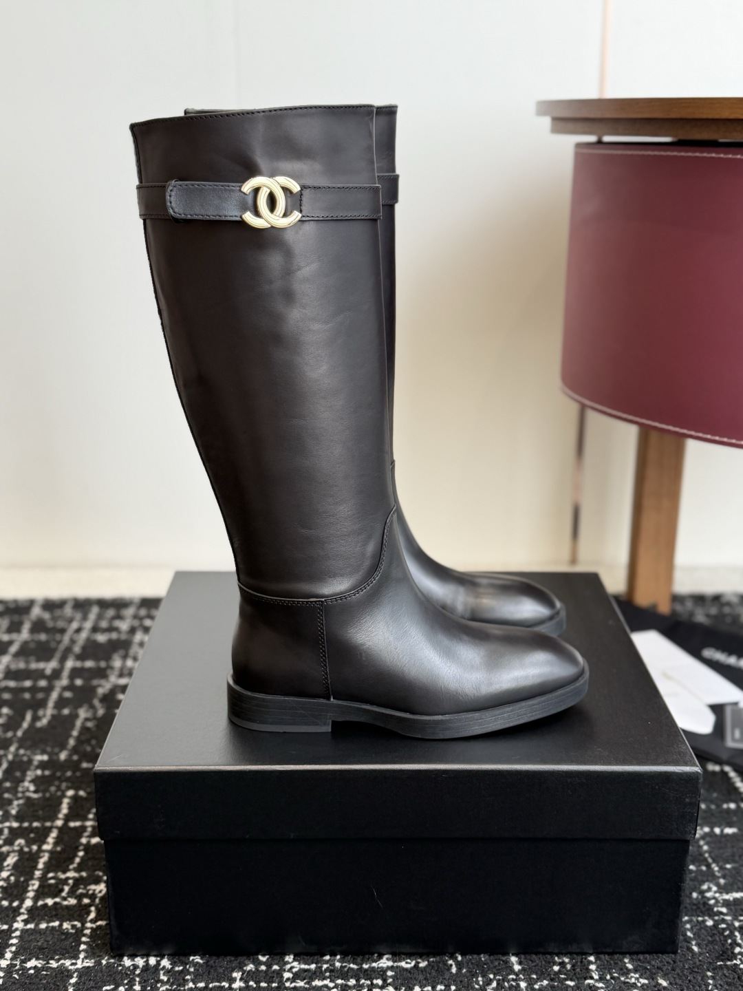 代购级 Chanel 26ss香奈儿中古款 切尔西 短靴 秋冬中古款 上脚特显腿型百搭 任何仙女都可以轻松驾驭 代购级 Chanel 26ss香奈儿中古款 切尔西 短靴 秋冬中古款 上脚特显腿型百搭 任何仙女都可以轻松驾驭