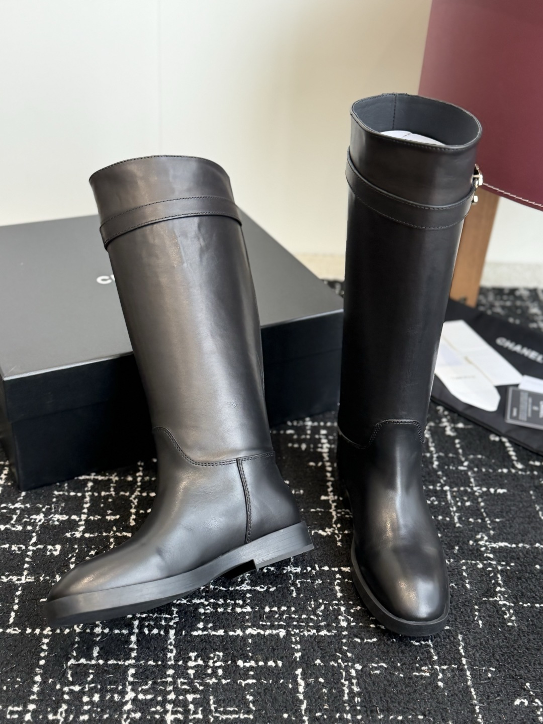 代购级 Chanel 26ss香奈儿中古款 切尔西 短靴 秋冬中古款 上脚特显腿型百搭 任何仙女都可以轻松驾驭 代购级 Chanel 26ss香奈儿中古款 切尔西 短靴 秋冬中古款 上脚特显腿型百搭 任何仙女都可以轻松驾驭