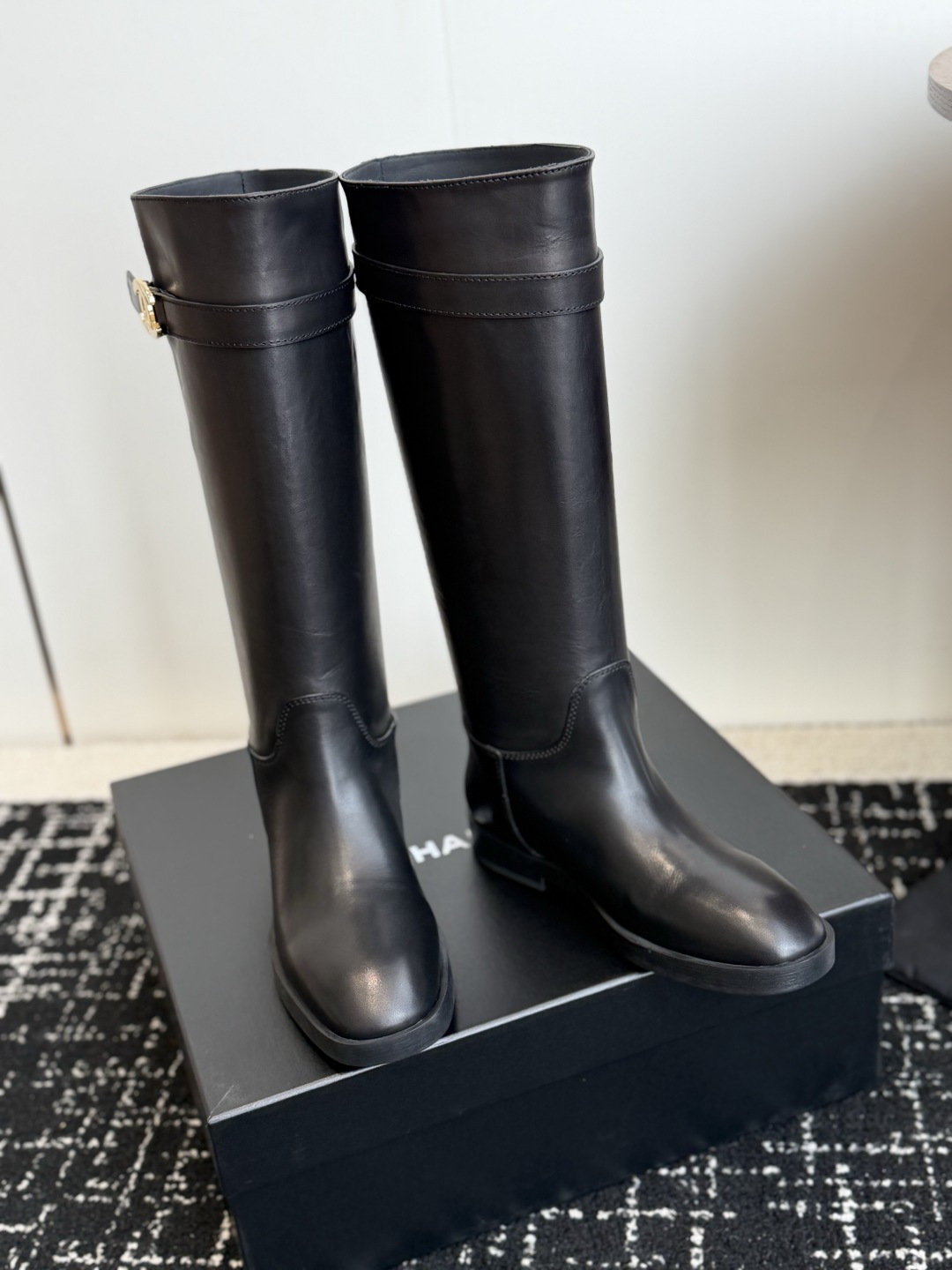 代购级 Chanel 26ss香奈儿中古款 切尔西 短靴 秋冬中古款 上脚特显腿型百搭 任何仙女都可以轻松驾驭 代购级 Chanel 26ss香奈儿中古款 切尔西 短靴 秋冬中古款 上脚特显腿型百搭 任何仙女都可以轻松驾驭