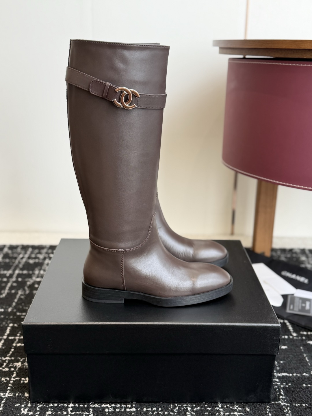 代购级 Chanel 26ss香奈儿中古款 切尔西 短靴 秋冬中古款 上脚特显腿型百搭 任何仙女都可以轻松驾驭 代购级 Chanel 26ss香奈儿中古款 切尔西 短靴 秋冬中古款 上脚特显腿型百搭 任何仙女都可以轻松驾驭