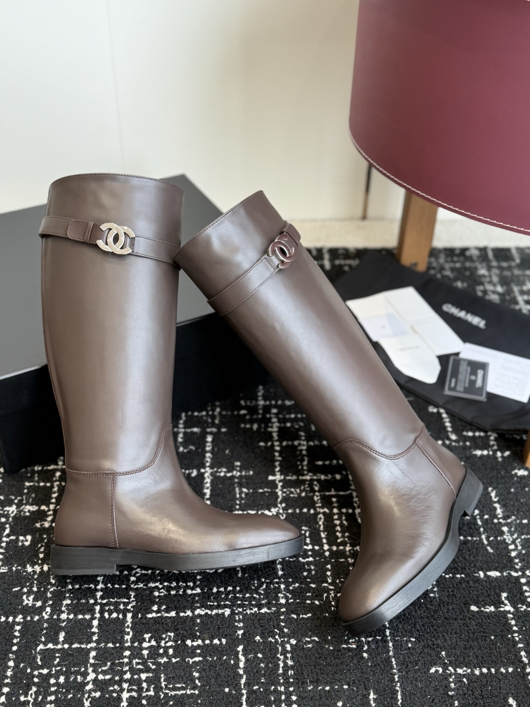 代购级 Chanel 26ss香奈儿中古款 切尔西 短靴 秋冬中古款 上脚特显腿型百搭 任何仙女都可以轻松驾驭 代购级 Chanel 26ss香奈儿中古款 切尔西 短靴 秋冬中古款 上脚特显腿型百搭 任何仙女都可以轻松驾驭