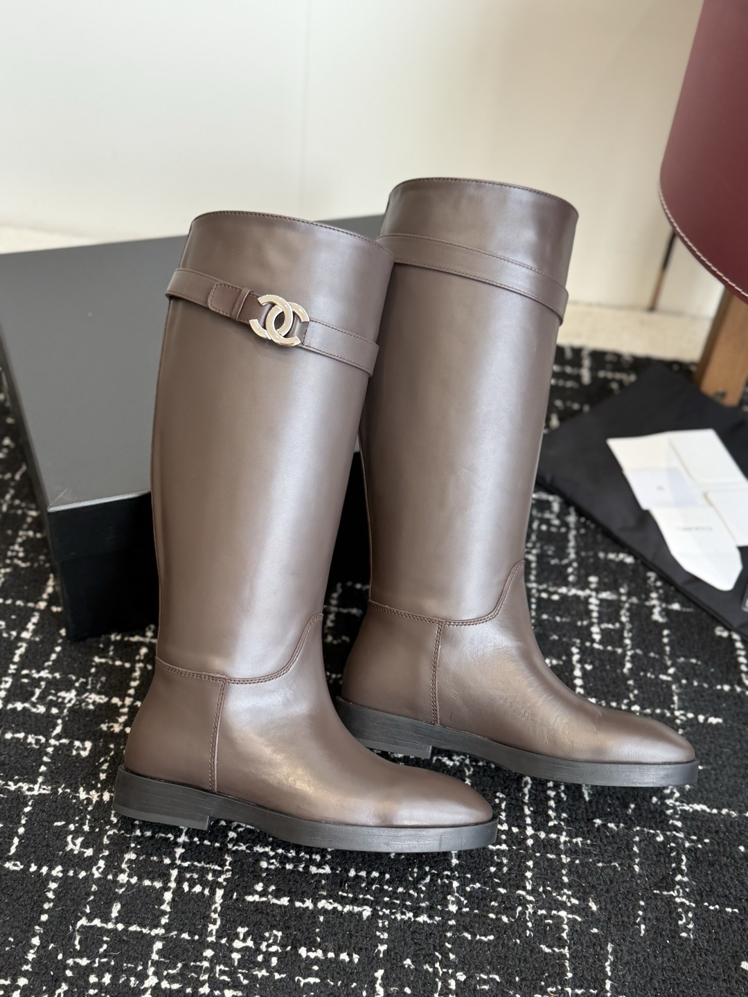 代购级 Chanel 26ss香奈儿中古款 切尔西 短靴 秋冬中古款 上脚特显腿型百搭 任何仙女都可以轻松驾驭 代购级 Chanel 26ss香奈儿中古款 切尔西 短靴 秋冬中古款 上脚特显腿型百搭 任何仙女都可以轻松驾驭