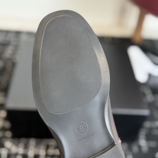 代购级 Chanel 26ss香奈儿中古款 切尔西 短靴 秋冬中古款 上脚特显腿型百搭 任何仙女都可以轻松驾驭 代购级 Chanel 26ss香奈儿中古款 切尔西 短靴 秋冬中古款 上脚特显腿型百搭 任何仙女都可以轻松驾驭