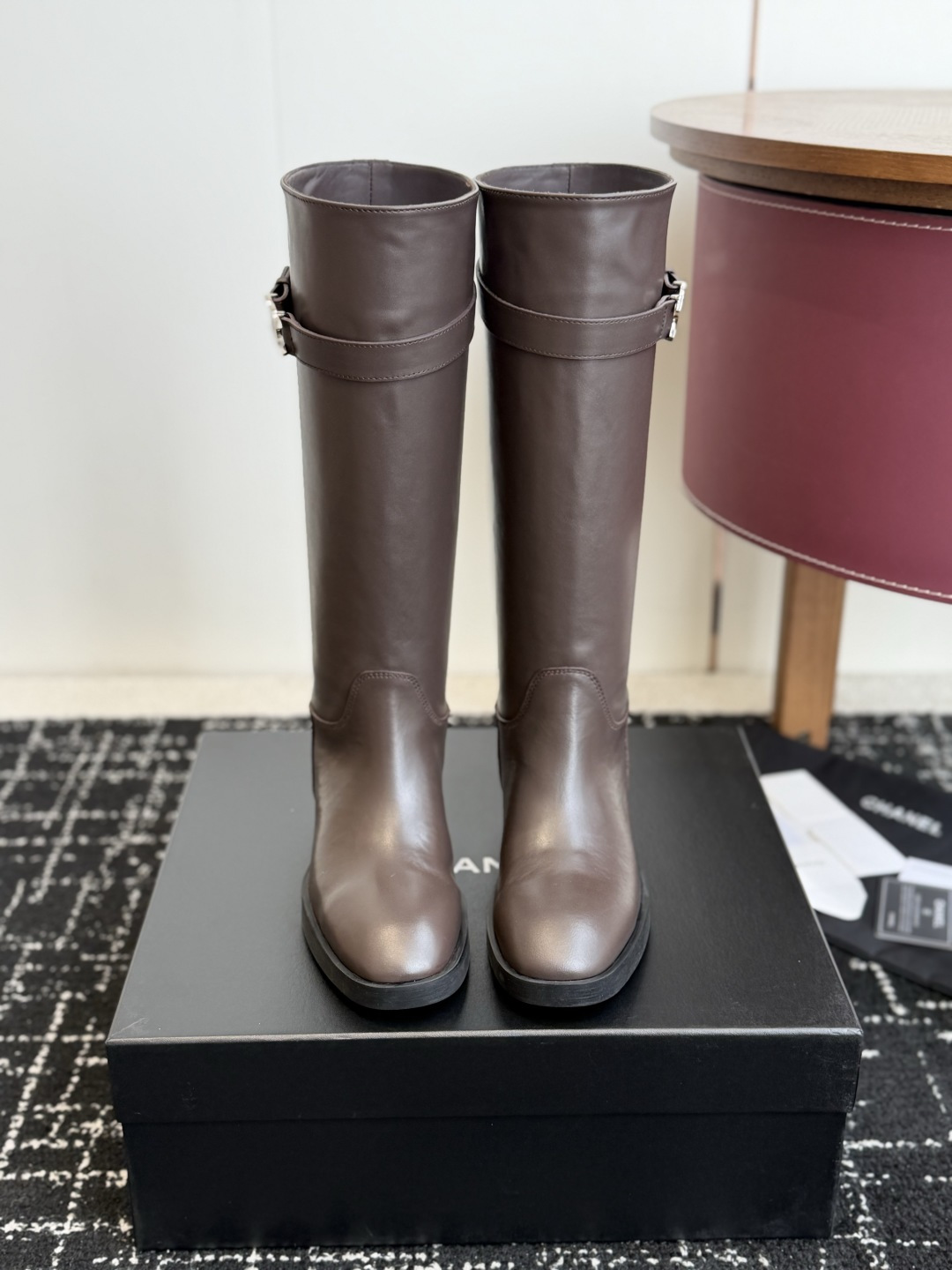 NO:958117,Purchasing agent-grade short boots and long boots (formed-soled short boots and long boots) Chanel 26ss Chanel middle-aged Chelsea short boots autumn and winter middle-aged styles. The upper feet are particularly versatile and can be easily controlled by any fairy. Imported calfskin upper, cowhide lining, genuine leather outsole/formed sole Size: 35-40 (40 custom-made, non-refundable), boots, chanel, chanel, boots, cowhide, Leather soles19860909代购级短靴 长靴（成型底短靴 长靴） Chanel 26ss香奈儿中古款 切尔西 短靴 秋冬中古款 上脚特显腿型百搭 任何仙女都可以轻松驾驭  鞋面进口小牛皮 内里牛皮 大底真皮大底/成型底 Size: 35-40（40订做不退换）,靴子,chanel,chanel,boots,cowhide,Leather soles,Women's Shoes