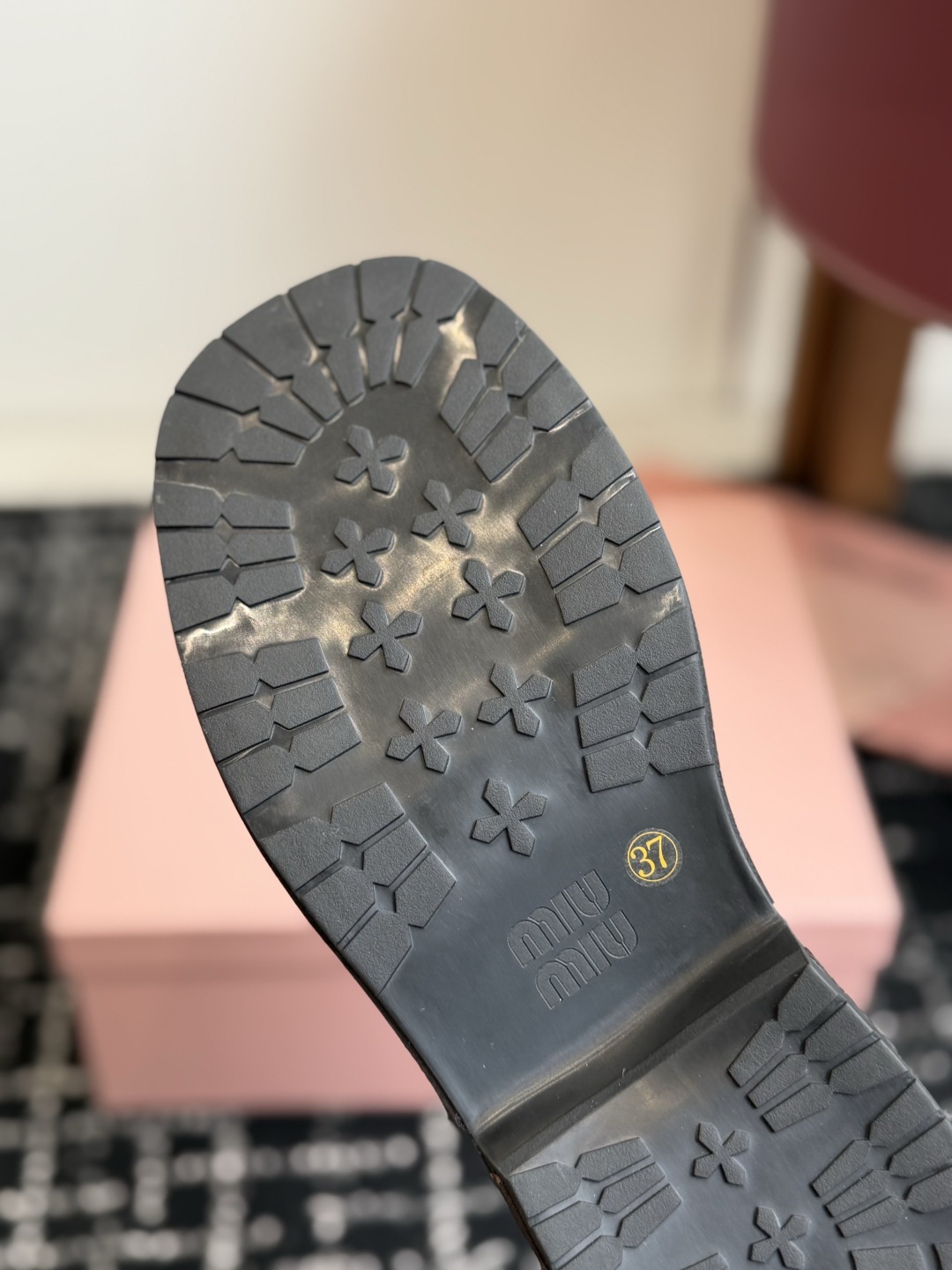 代购级 mium 缪缪26ss 秋冬 复古机车靴 时尚机车马丁靴,独到味道,人人都爱也轻松驾驭 百搭经典的鞋楦,足以征 代购级 mium 缪缪26ss 秋冬 复古机车靴 时尚机车马丁靴,独到味道,人人都爱也轻松驾驭 百搭经典的鞋楦,足以征