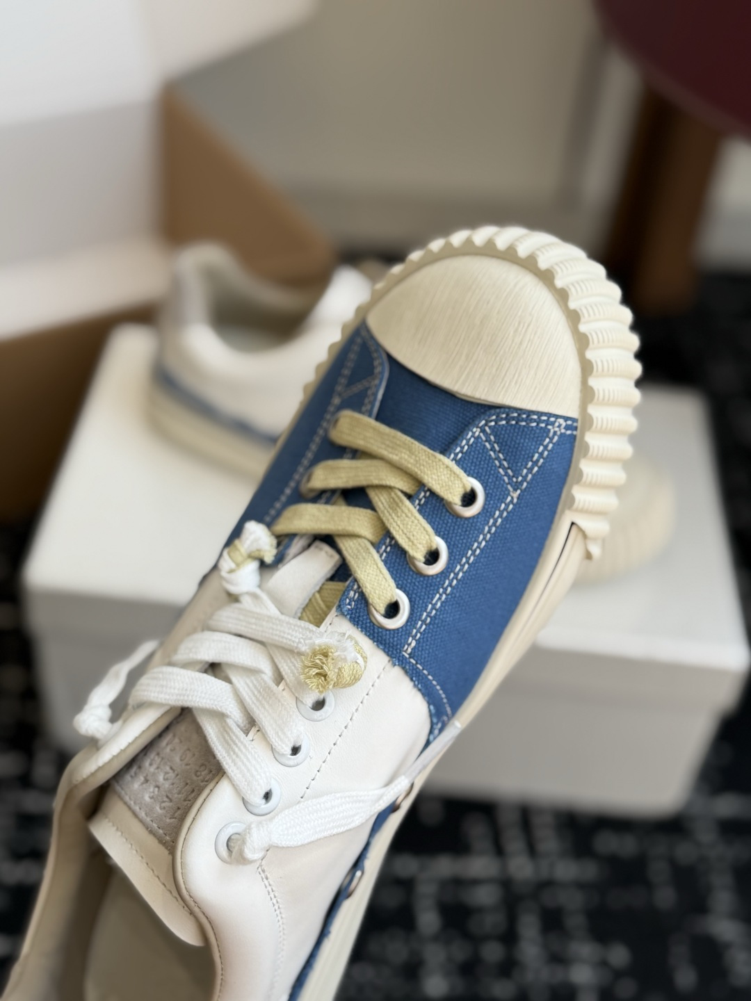 代购级 MaisonMargiela 26ss帆布 系列 马吉拉 MM6 帆布 运动鞋 包头拖火爆来袭!太香了 靓丽 代购级 MaisonMargiela 26ss帆布 系列 马吉拉 MM6 帆布 运动鞋 包头拖火爆来袭!太香了 靓丽