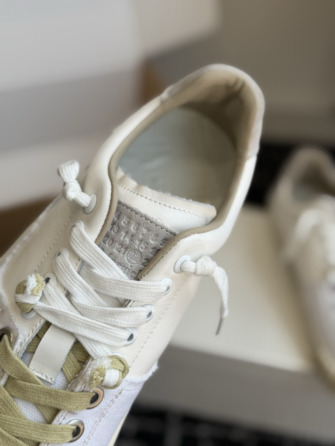代购级 MaisonMargiela 26ss帆布 系列 马吉拉 MM6 帆布 运动鞋 包头拖火爆来袭!太香了 靓丽 代购级 MaisonMargiela 26ss帆布 系列 马吉拉 MM6 帆布 运动鞋 包头拖火爆来袭!太香了 靓丽