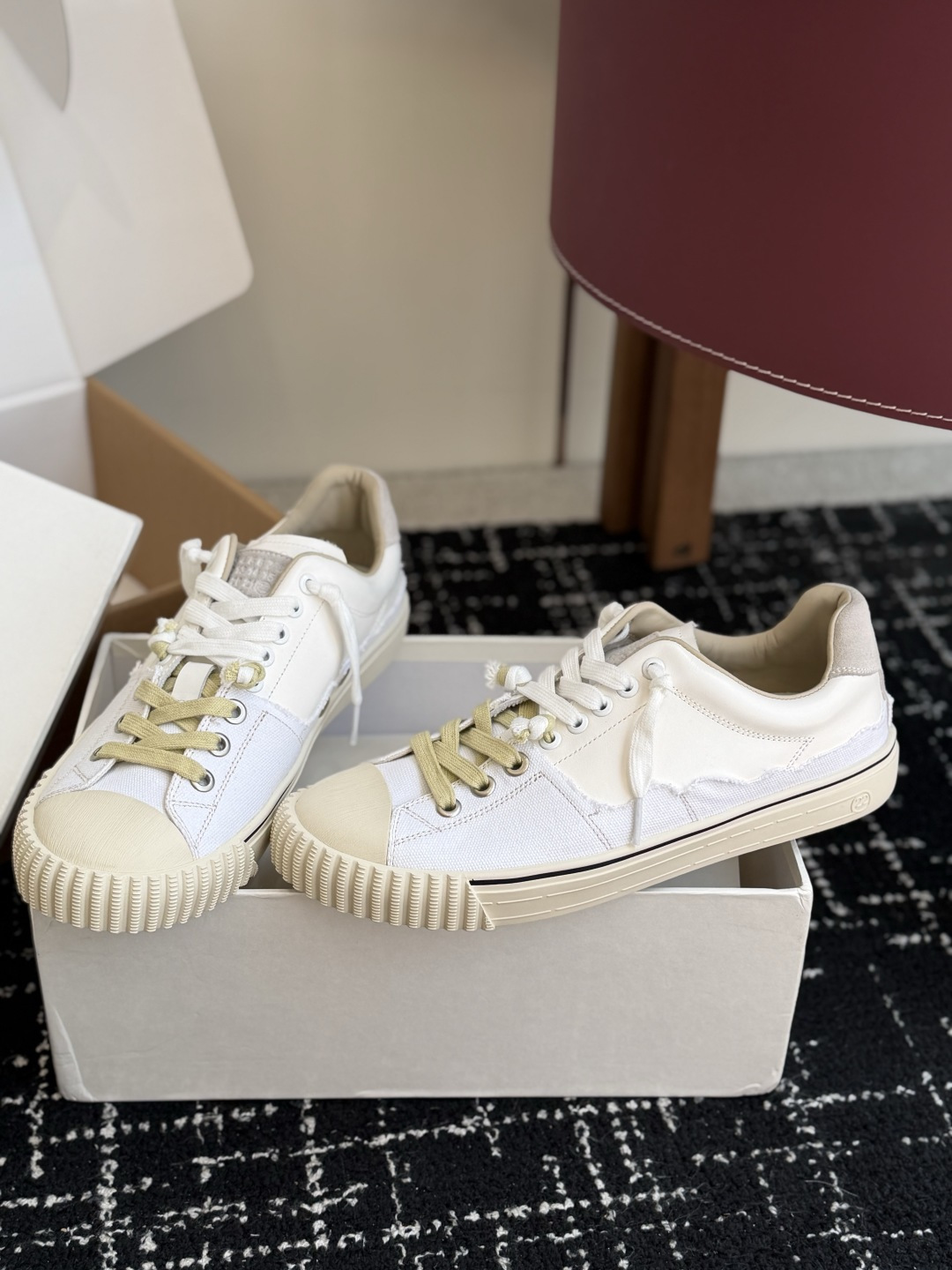 代购级 MaisonMargiela 26ss帆布 系列 马吉拉 MM6 帆布 运动鞋 包头拖火爆来袭!太香了 靓丽 代购级 MaisonMargiela 26ss帆布 系列 马吉拉 MM6 帆布 运动鞋 包头拖火爆来袭!太香了 靓丽