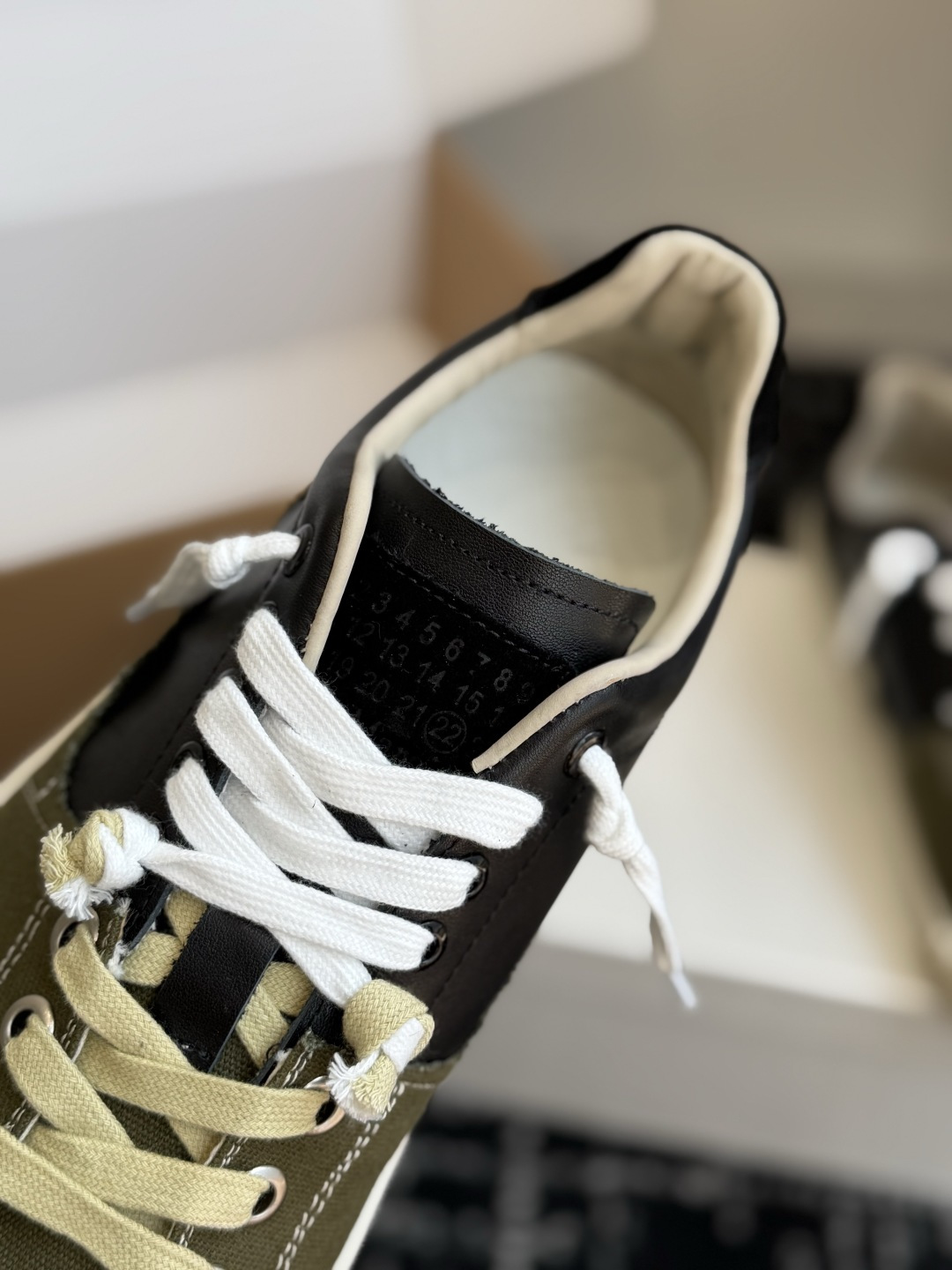 代购级 MaisonMargiela 26ss帆布 系列 马吉拉 MM6 帆布 运动鞋 包头拖火爆来袭!太香了 靓丽 代购级 MaisonMargiela 26ss帆布 系列 马吉拉 MM6 帆布 运动鞋 包头拖火爆来袭!太香了 靓丽