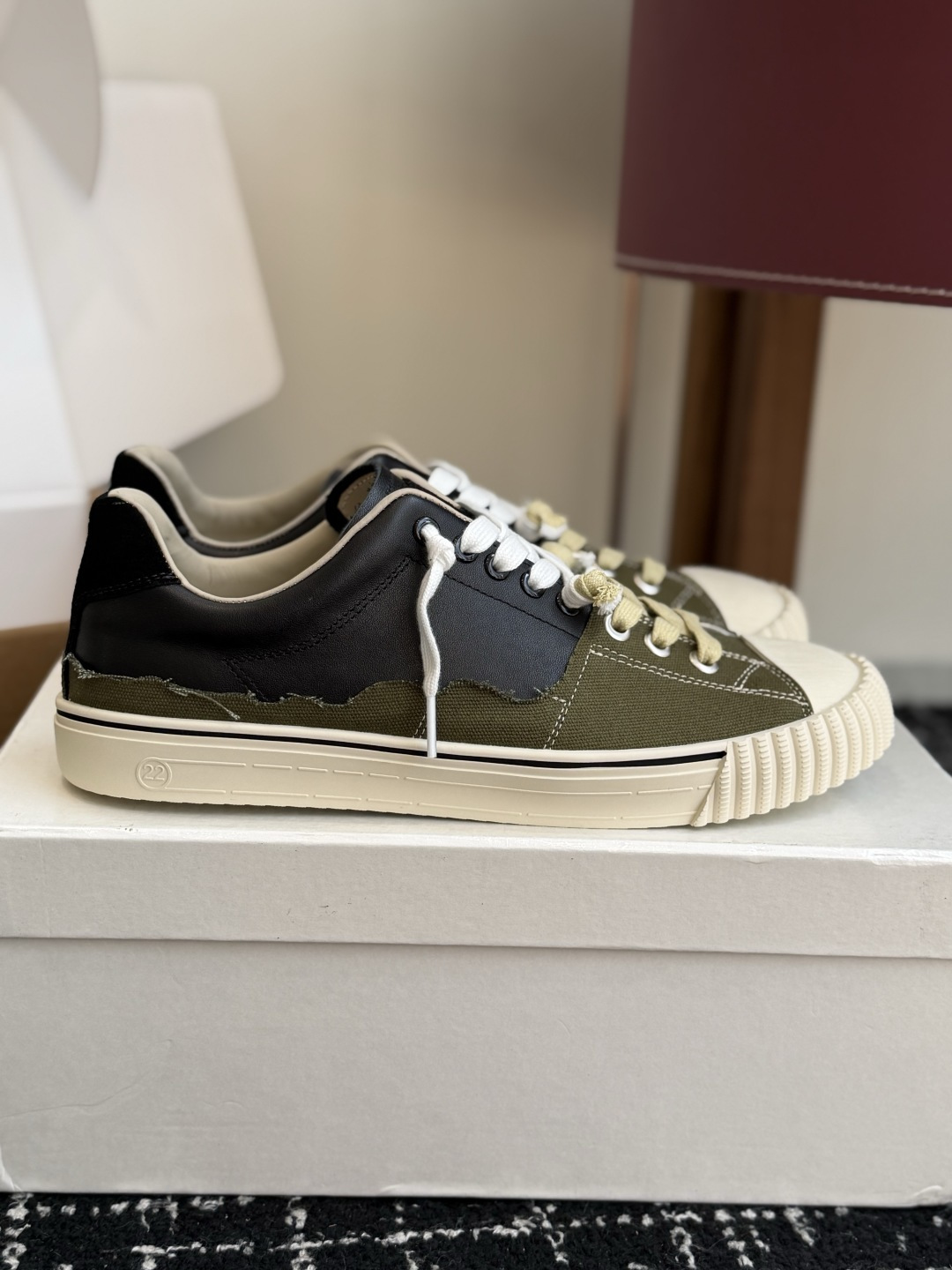 代购级 MaisonMargiela 26ss帆布 系列 马吉拉 MM6 帆布 运动鞋 包头拖火爆来袭!太香了 靓丽 代购级 MaisonMargiela 26ss帆布 系列 马吉拉 MM6 帆布 运动鞋 包头拖火爆来袭!太香了 靓丽