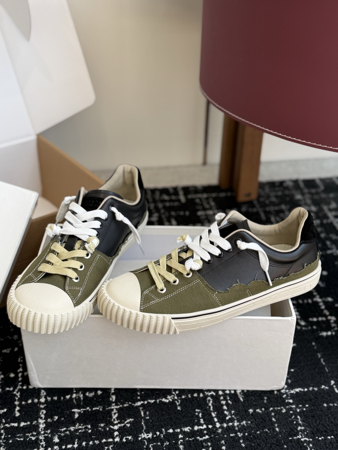 代购级 MaisonMargiela 26ss帆布 系列 马吉拉 MM6 帆布 运动鞋 包头拖火爆来袭!太香了 靓丽 代购级 MaisonMargiela 26ss帆布 系列 马吉拉 MM6 帆布 运动鞋 包头拖火爆来袭!太香了 靓丽