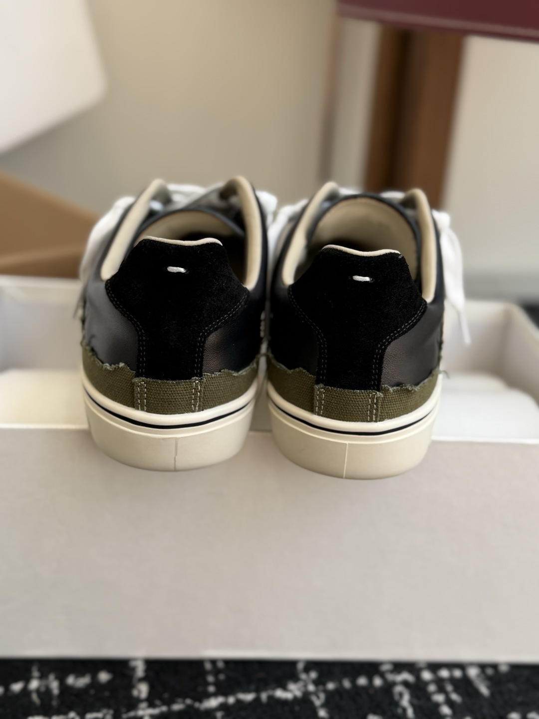 代购级 MaisonMargiela 26ss帆布 系列 马吉拉 MM6 帆布 运动鞋 包头拖火爆来袭!太香了 靓丽 代购级 MaisonMargiela 26ss帆布 系列 马吉拉 MM6 帆布 运动鞋 包头拖火爆来袭!太香了 靓丽