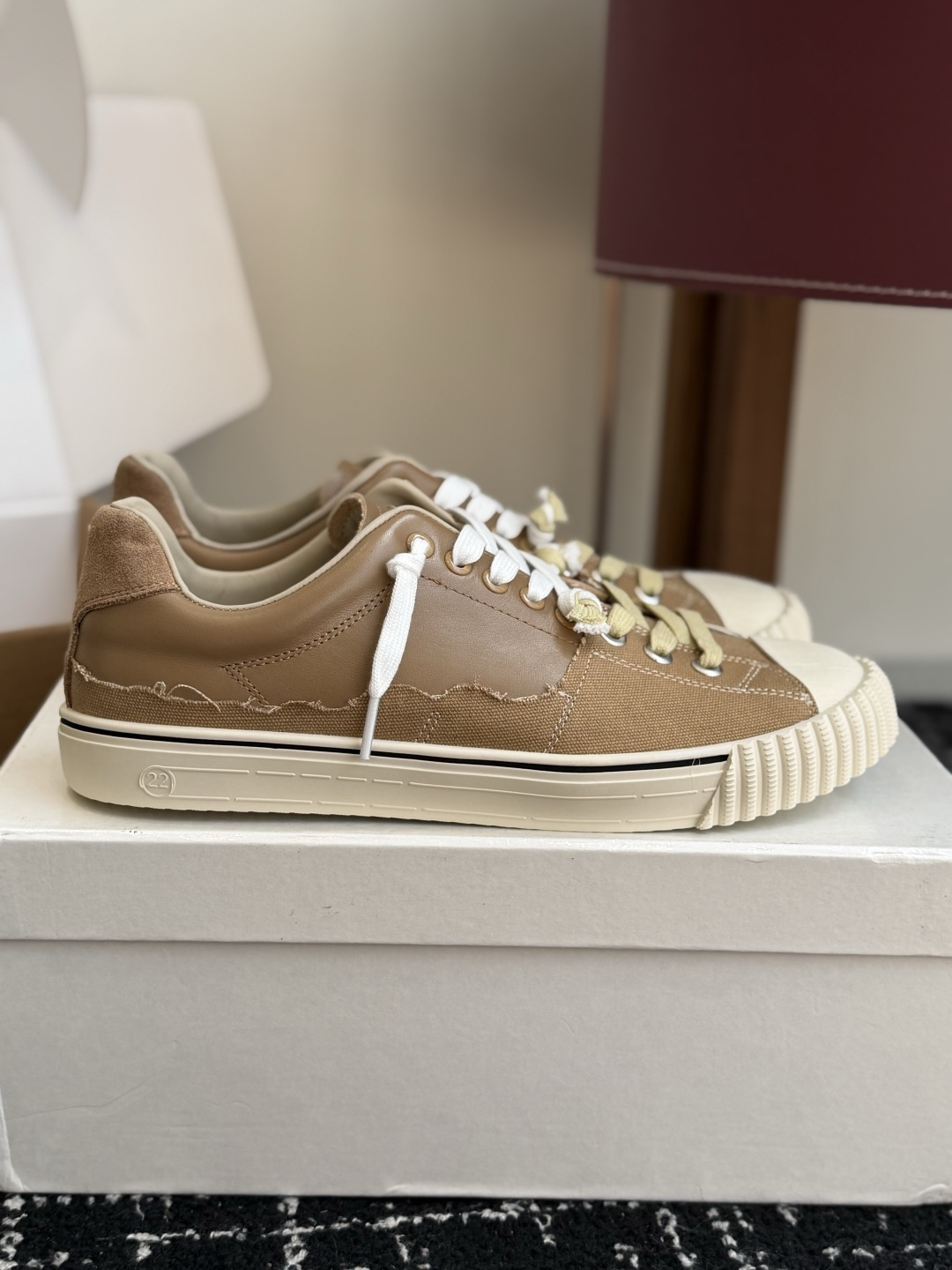代购级 MaisonMargiela 26ss帆布 系列 马吉拉 MM6 帆布 运动鞋 包头拖火爆来袭!太香了 靓丽 代购级 MaisonMargiela 26ss帆布 系列 马吉拉 MM6 帆布 运动鞋 包头拖火爆来袭!太香了 靓丽