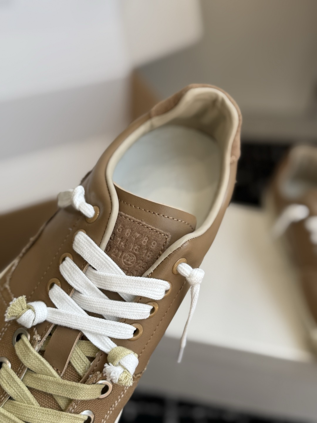 代购级 MaisonMargiela 26ss帆布 系列 马吉拉 MM6 帆布 运动鞋 包头拖火爆来袭!太香了 靓丽 代购级 MaisonMargiela 26ss帆布 系列 马吉拉 MM6 帆布 运动鞋 包头拖火爆来袭!太香了 靓丽