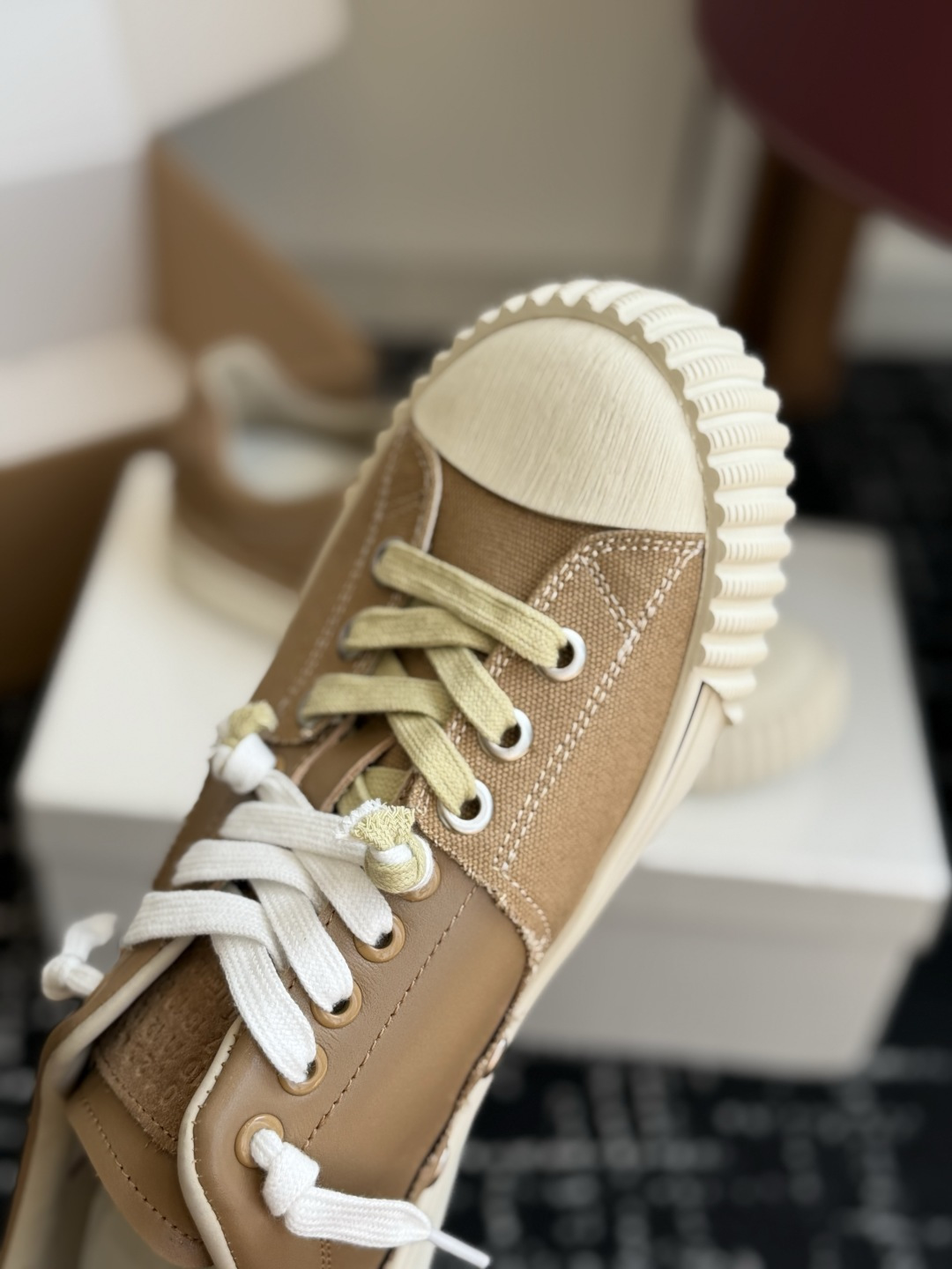 代购级 MaisonMargiela 26ss帆布 系列 马吉拉 MM6 帆布 运动鞋 包头拖火爆来袭!太香了 靓丽 代购级 MaisonMargiela 26ss帆布 系列 马吉拉 MM6 帆布 运动鞋 包头拖火爆来袭!太香了 靓丽