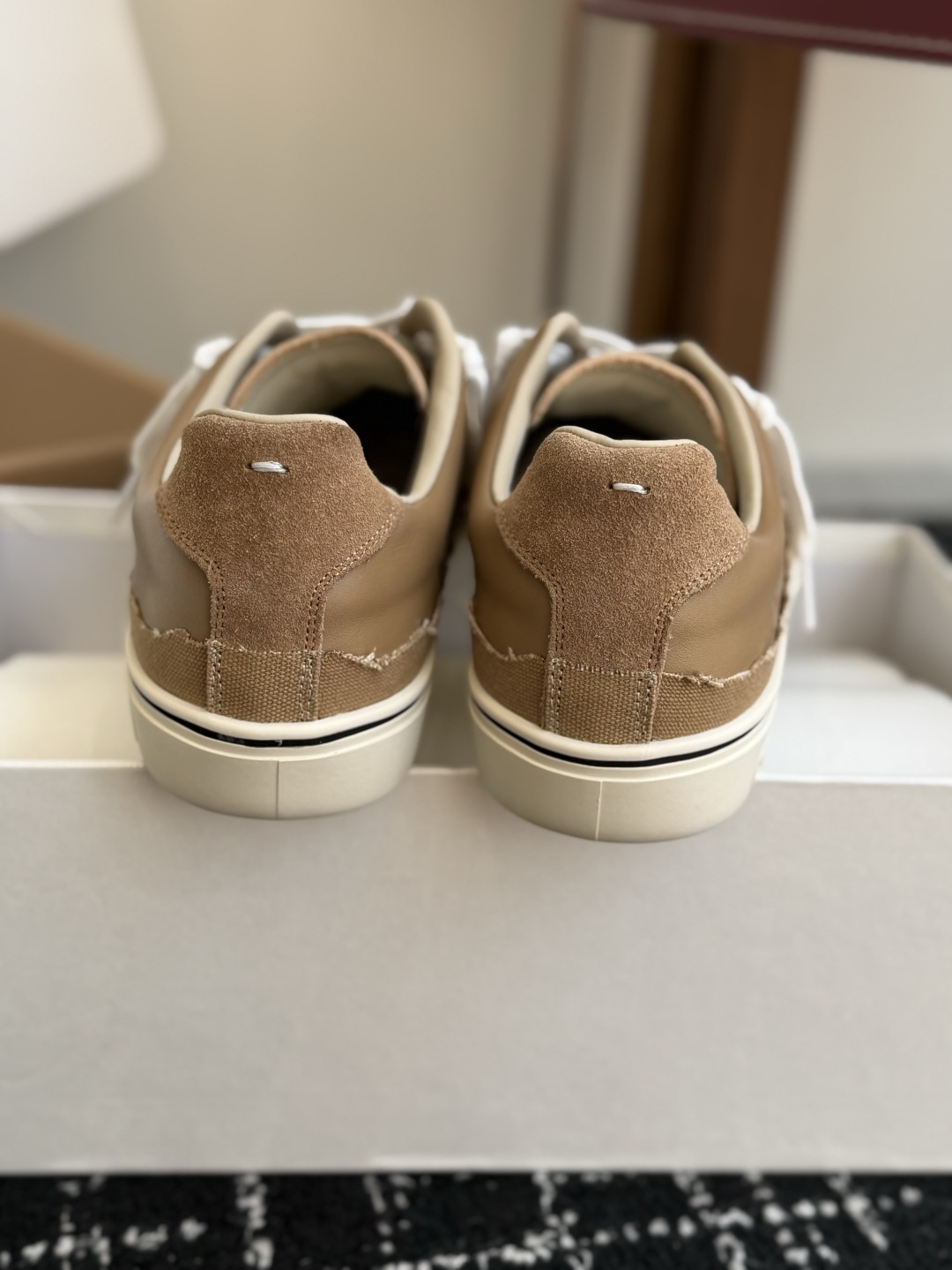 代购级 MaisonMargiela 26ss帆布 系列 马吉拉 MM6 帆布 运动鞋 包头拖火爆来袭!太香了 靓丽 代购级 MaisonMargiela 26ss帆布 系列 马吉拉 MM6 帆布 运动鞋 包头拖火爆来袭!太香了 靓丽