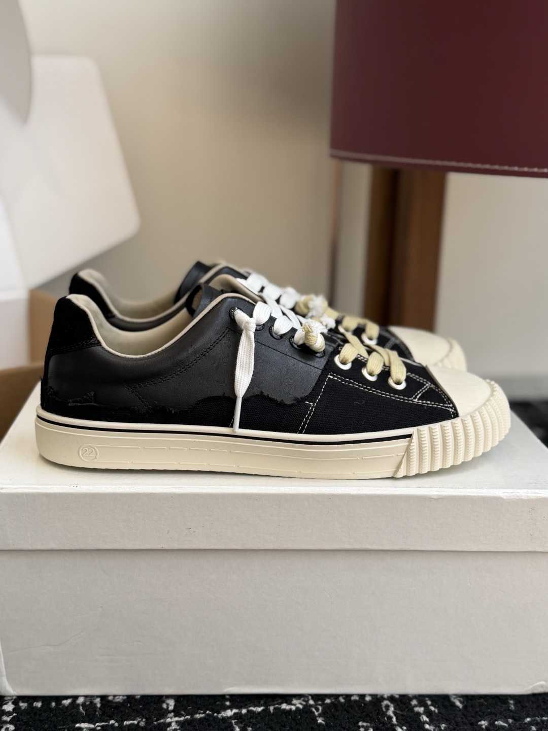 代购级 MaisonMargiela 26ss帆布 系列 马吉拉 MM6 帆布 运动鞋 包头拖火爆来袭!太香了 靓丽 代购级 MaisonMargiela 26ss帆布 系列 马吉拉 MM6 帆布 运动鞋 包头拖火爆来袭!太香了 靓丽