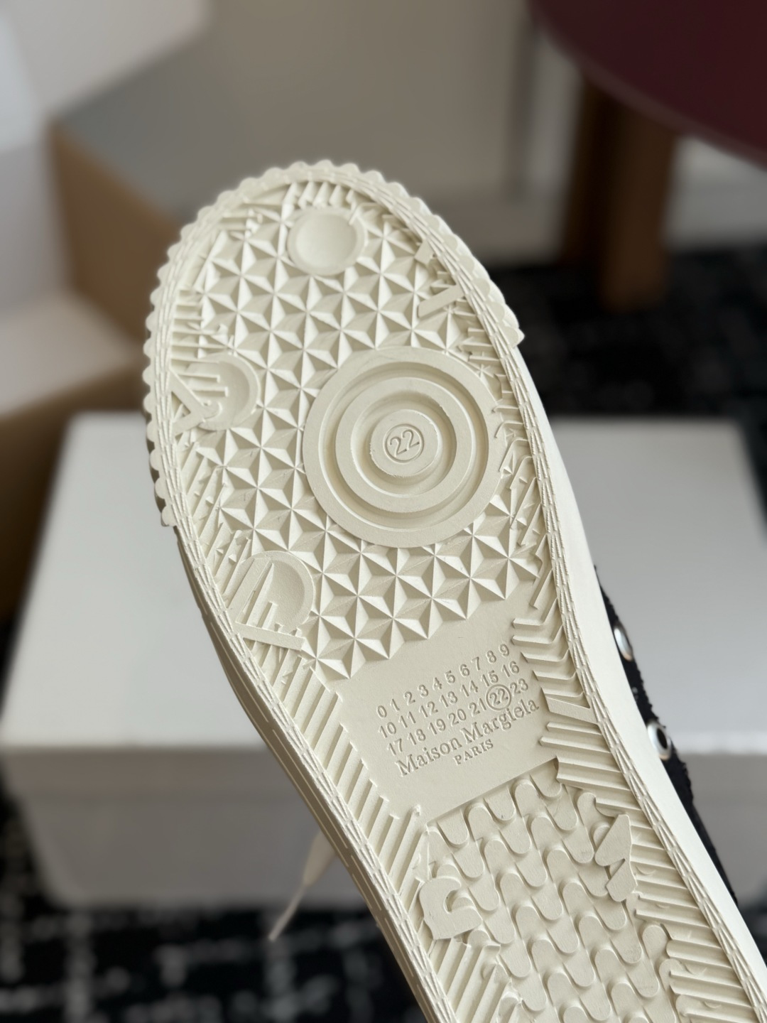 代购级 MaisonMargiela 26ss帆布 系列 马吉拉 MM6 帆布 运动鞋 包头拖火爆来袭!太香了 靓丽 代购级 MaisonMargiela 26ss帆布 系列 马吉拉 MM6 帆布 运动鞋 包头拖火爆来袭!太香了 靓丽