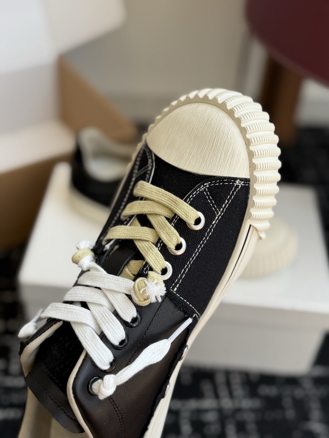 代购级 MaisonMargiela 26ss帆布 系列 马吉拉 MM6 帆布 运动鞋 包头拖火爆来袭!太香了 靓丽 代购级 MaisonMargiela 26ss帆布 系列 马吉拉 MM6 帆布 运动鞋 包头拖火爆来袭!太香了 靓丽