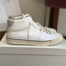 代购级 MaisonMargiela 26ss帆布 系列 马吉拉 MM6 帆布 高帮运动鞋 包头拖火爆来袭!太香了 代购级 MaisonMargiela 26ss帆布 系列 马吉拉 MM6 帆布 高帮运动鞋 包头拖火爆来袭!太香了