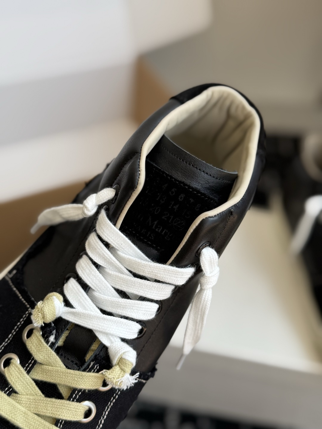 代购级 MaisonMargiela 26ss帆布 系列 马吉拉 MM6 帆布 高帮运动鞋 包头拖火爆来袭!太香了 代购级 MaisonMargiela 26ss帆布 系列 马吉拉 MM6 帆布 高帮运动鞋 包头拖火爆来袭!太香了