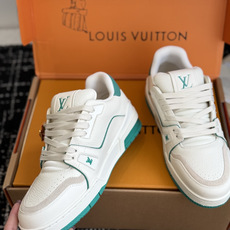 东莞代购级 LOUIS VUITTON Trainer lv休闲鞋皮革 圆头系带 字母签名 低帮 板鞋 鸳鸯 男女同款 东莞代购级 LOUIS VUITTON Trainer lv休闲鞋皮革 圆头系带 字母签名 低帮 板鞋 鸳鸯 男女同款