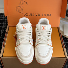 东莞代购级 LOUIS VUITTON Trainer lv休闲鞋皮革 圆头系带 字母签名 低帮 板鞋 鸳鸯 男女同款 东莞代购级 LOUIS VUITTON Trainer lv休闲鞋皮革 圆头系带 字母签名 低帮 板鞋 鸳鸯 男女同款