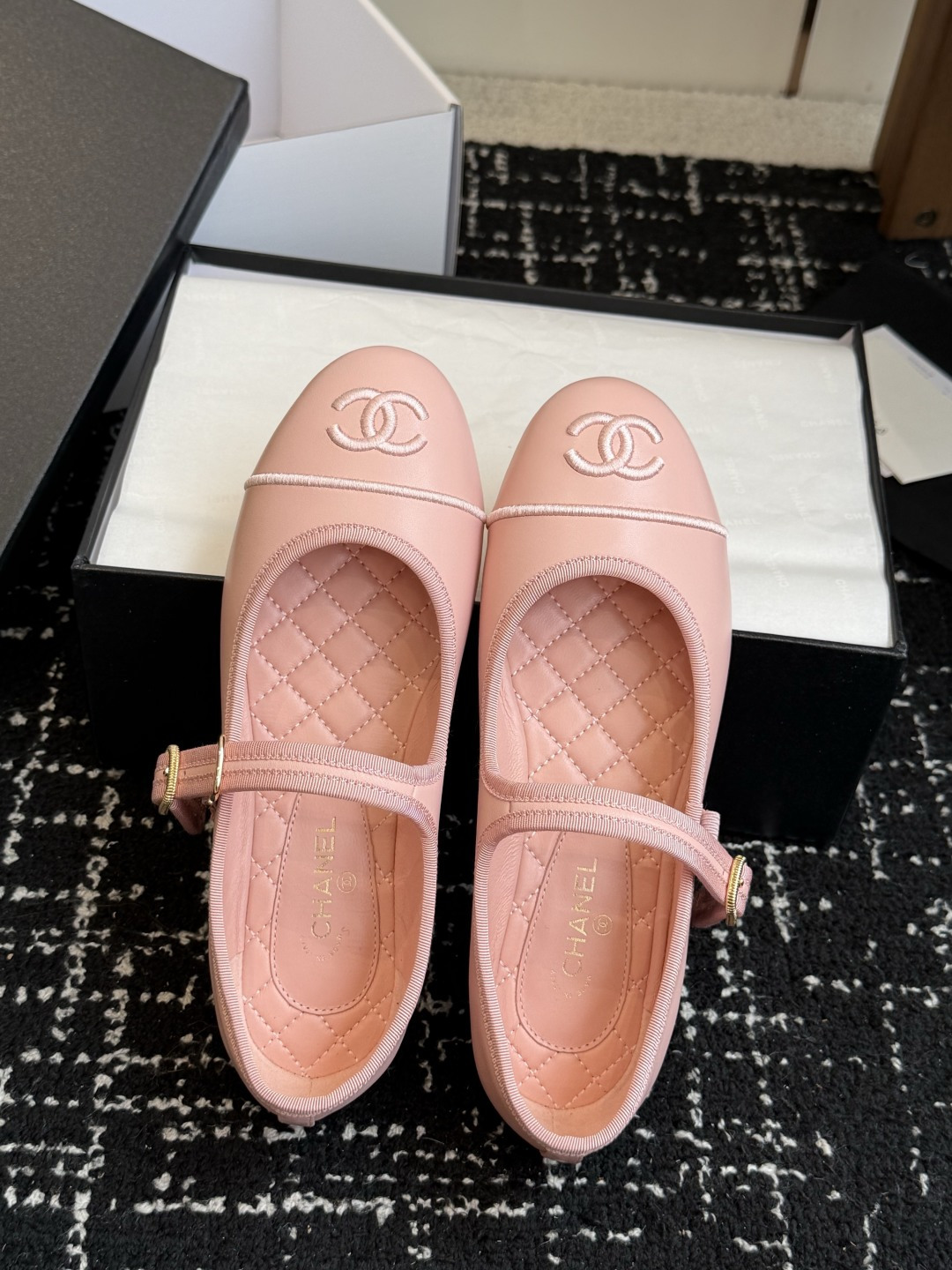 代购级 Chanel 26ss 香奈儿 新款单鞋 芭蕾舞鞋 高版本出货 经典搭配 一眼就能爱上的小爆款 鞋 代购级 Chanel 26ss 香奈儿 新款单鞋 芭蕾舞鞋 高版本出货 经典搭配 一眼就能爱上的小爆款 鞋