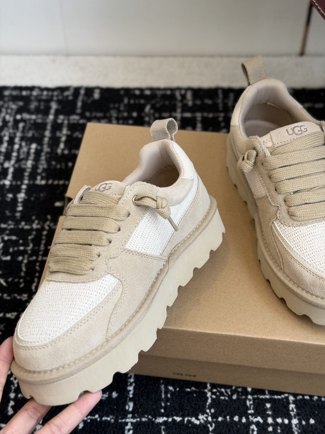 东莞代购级 UGG 26ss新款 女款舒适低帮圆头拼色圣盖茨休闲鞋 宽头的设计非常适合想要舒适度的姐妹👭,厚底完美增高 东莞代购级 UGG 26ss新款 女款舒适低帮圆头拼色圣盖茨休闲鞋 宽头的设计非常适合想要舒适度的姐妹👭,厚底完美增高
