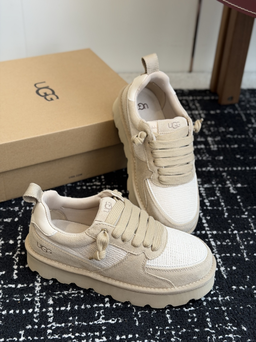东莞代购级 UGG 26ss新款 女款舒适低帮圆头拼色圣盖茨休闲鞋 宽头的设计非常适合想要舒适度的姐妹👭,厚底完美增高 东莞代购级 UGG 26ss新款 女款舒适低帮圆头拼色圣盖茨休闲鞋 宽头的设计非常适合想要舒适度的姐妹👭,厚底完美增高