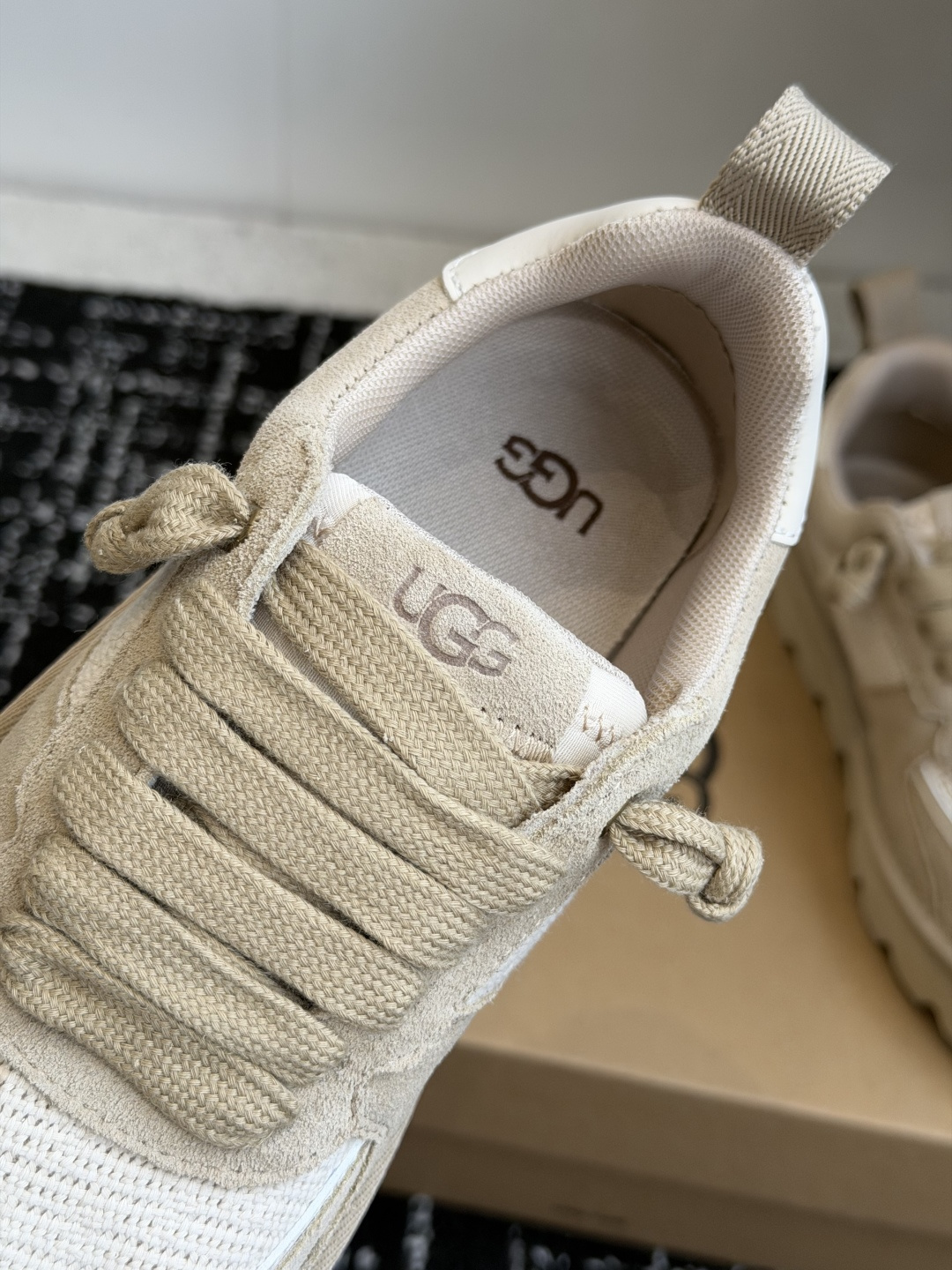 东莞代购级 UGG 26ss新款 女款舒适低帮圆头拼色圣盖茨休闲鞋 宽头的设计非常适合想要舒适度的姐妹👭,厚底完美增高 东莞代购级 UGG 26ss新款 女款舒适低帮圆头拼色圣盖茨休闲鞋 宽头的设计非常适合想要舒适度的姐妹👭,厚底完美增高