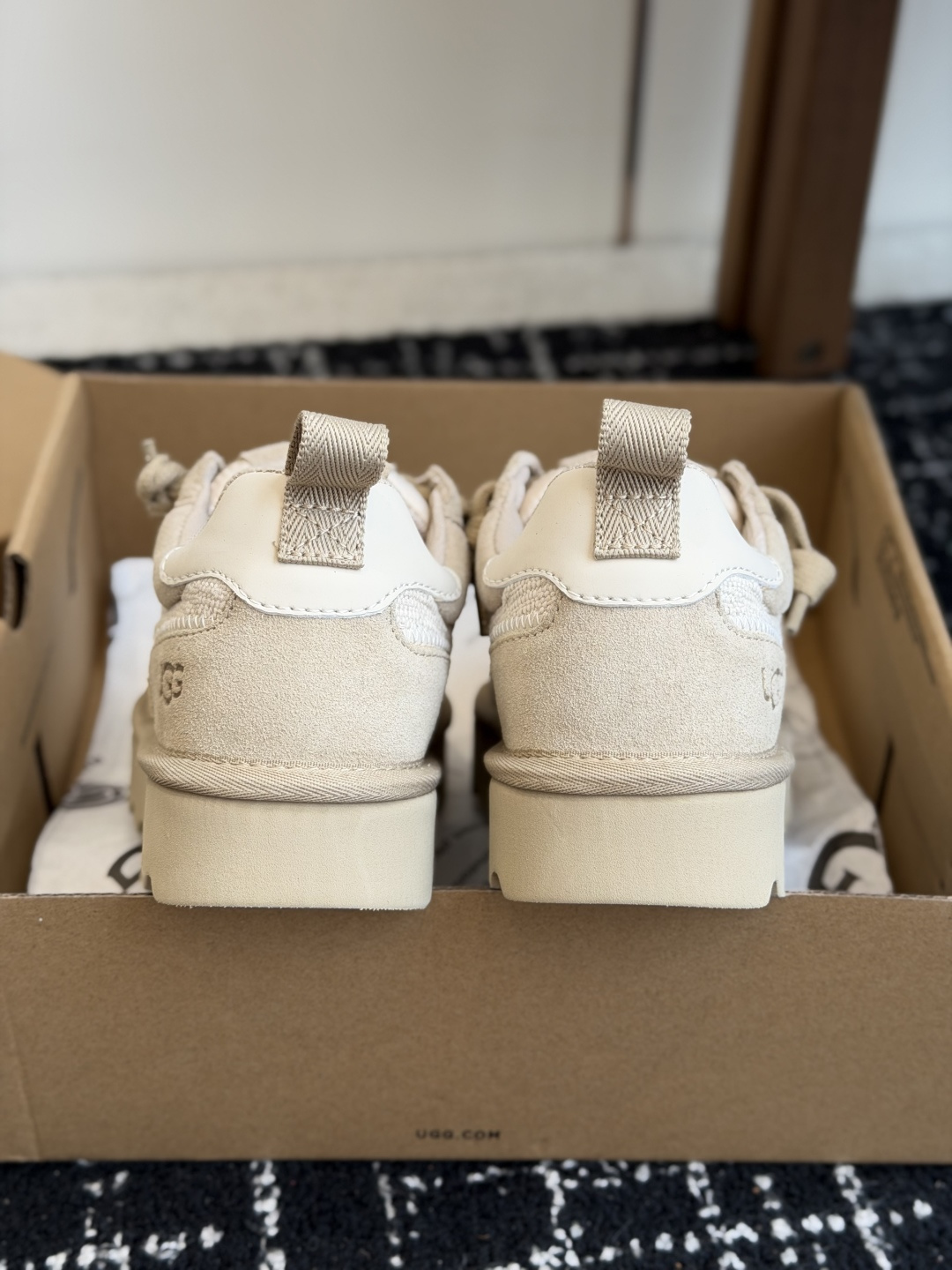东莞代购级 UGG 26ss新款 女款舒适低帮圆头拼色圣盖茨休闲鞋 宽头的设计非常适合想要舒适度的姐妹👭,厚底完美增高 东莞代购级 UGG 26ss新款 女款舒适低帮圆头拼色圣盖茨休闲鞋 宽头的设计非常适合想要舒适度的姐妹👭,厚底完美增高