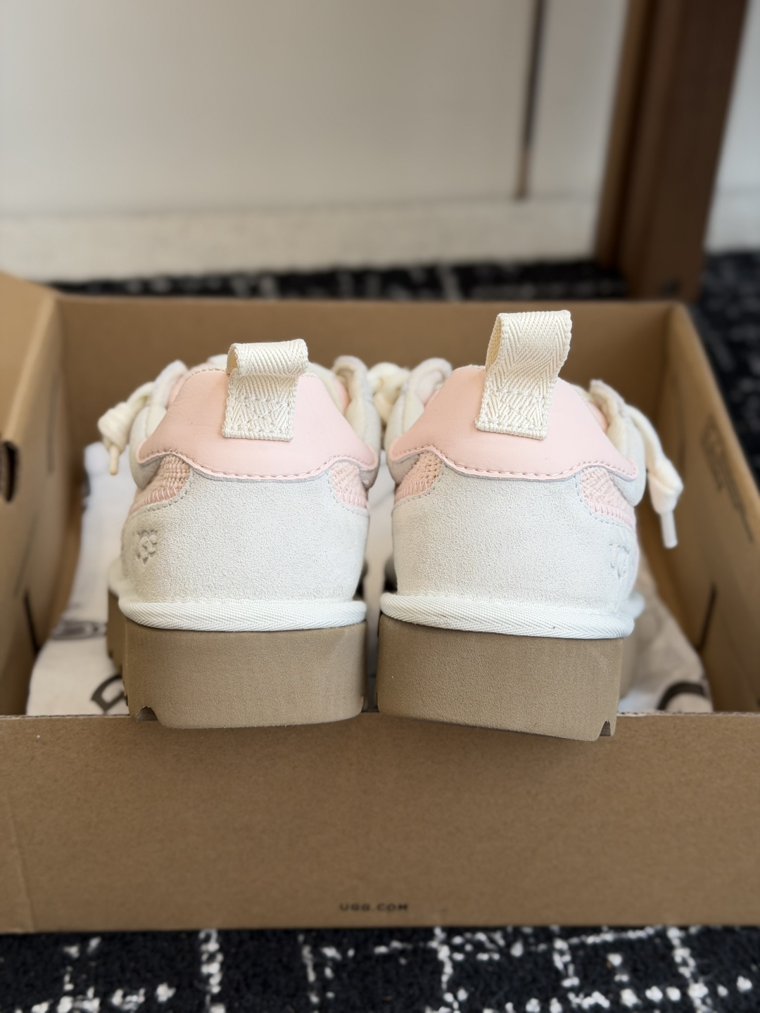 东莞代购级 UGG 26ss新款 女款舒适低帮圆头拼色圣盖茨休闲鞋 宽头的设计非常适合想要舒适度的姐妹👭,厚底完美增高 东莞代购级 UGG 26ss新款 女款舒适低帮圆头拼色圣盖茨休闲鞋 宽头的设计非常适合想要舒适度的姐妹👭,厚底完美增高