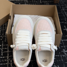 东莞代购级 UGG 26ss新款 女款舒适低帮圆头拼色圣盖茨休闲鞋 宽头的设计非常适合想要舒适度的姐妹👭,厚底完美增高 东莞代购级 UGG 26ss新款 女款舒适低帮圆头拼色圣盖茨休闲鞋 宽头的设计非常适合想要舒适度的姐妹👭,厚底完美增高