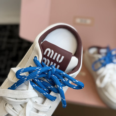 代购级 Miu Miu 26ss 缪缪厚底饼干底 26ss 新款英伦风系带 小白鞋 休闲拖鞋 MiuMiu秀场适当独一无 代购级 Miu Miu 26ss 缪缪厚底饼干底 26ss 新款英伦风系带 小白鞋 休闲拖鞋 MiuMiu秀场适当独一无