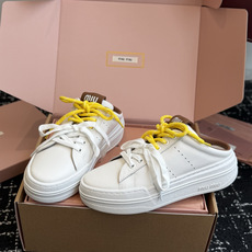 代购级 Miu Miu 26ss 缪缪厚底饼干底 26ss 新款英伦风系带 小白鞋 休闲拖鞋 MiuMiu秀场适当独一无 代购级 Miu Miu 26ss 缪缪厚底饼干底 26ss 新款英伦风系带 小白鞋 休闲拖鞋 MiuMiu秀场适当独一无