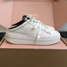 代购级 Miu Miu 26ss 缪缪厚底饼干底 26ss 新款英伦风系带 小白鞋 休闲拖鞋 MiuMiu秀场适当独一无 代购级 Miu Miu 26ss 缪缪厚底饼干底 26ss 新款英伦风系带 小白鞋 休闲拖鞋 MiuMiu秀场适当独一无