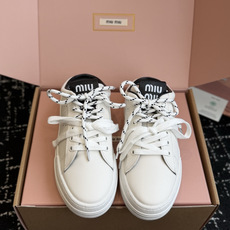 代购级 Miu Miu 26ss 缪缪厚底饼干底 26ss 新款英伦风系带 小白鞋 休闲拖鞋 MiuMiu秀场适当独一无 代购级 Miu Miu 26ss 缪缪厚底饼干底 26ss 新款英伦风系带 小白鞋 休闲拖鞋 MiuMiu秀场适当独一无