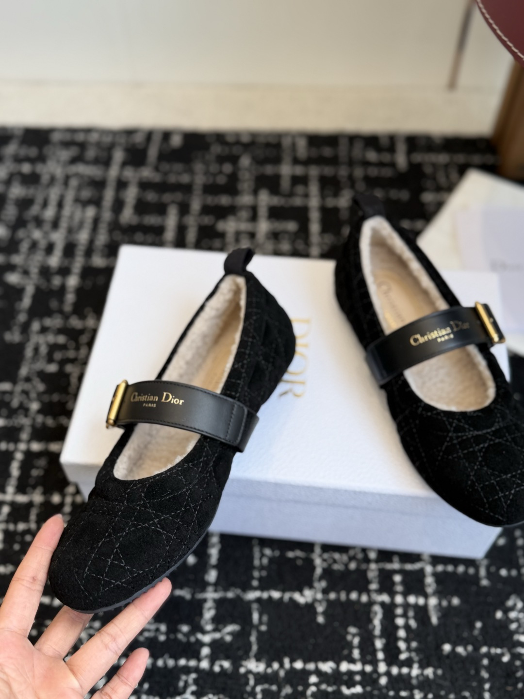 代购级 Dior 26ss 秋冬新品 羊毛玛丽珍 芭蕾舞鞋 新品DIOR格纹芭蕾舞 好乖啊~ 芭蕾鞋经典的迪奥藤格纹元素 代购级 Dior 26ss 秋冬新品 羊毛玛丽珍 芭蕾舞鞋 新品DIOR格纹芭蕾舞 好乖啊~ 芭蕾鞋经典的迪奥藤格纹元素