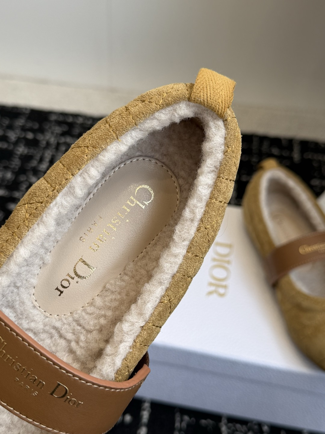 代购级 Dior 26ss 秋冬新品 羊毛玛丽珍 芭蕾舞鞋 新品DIOR格纹芭蕾舞 好乖啊~ 芭蕾鞋经典的迪奥藤格纹元素 代购级 Dior 26ss 秋冬新品 羊毛玛丽珍 芭蕾舞鞋 新品DIOR格纹芭蕾舞 好乖啊~ 芭蕾鞋经典的迪奥藤格纹元素