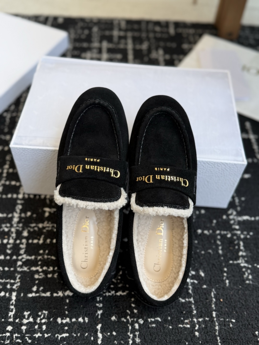 代购级 Dior 迪奥26ss 秋冬新款 羊毛 乐福鞋 顶级品质 版型超正,复古时尚经典单品 巴黎时装周第一场分量十足 代购级 Dior 迪奥26ss 秋冬新款 羊毛 乐福鞋 顶级品质 版型超正,复古时尚经典单品 巴黎时装周第一场分量十足