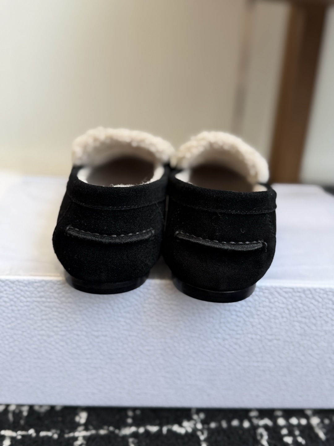 代购级 Dior 迪奥26ss 秋冬新款 羊毛 乐福鞋 顶级品质 版型超正,复古时尚经典单品 巴黎时装周第一场分量十足 代购级 Dior 迪奥26ss 秋冬新款 羊毛 乐福鞋 顶级品质 版型超正,复古时尚经典单品 巴黎时装周第一场分量十足