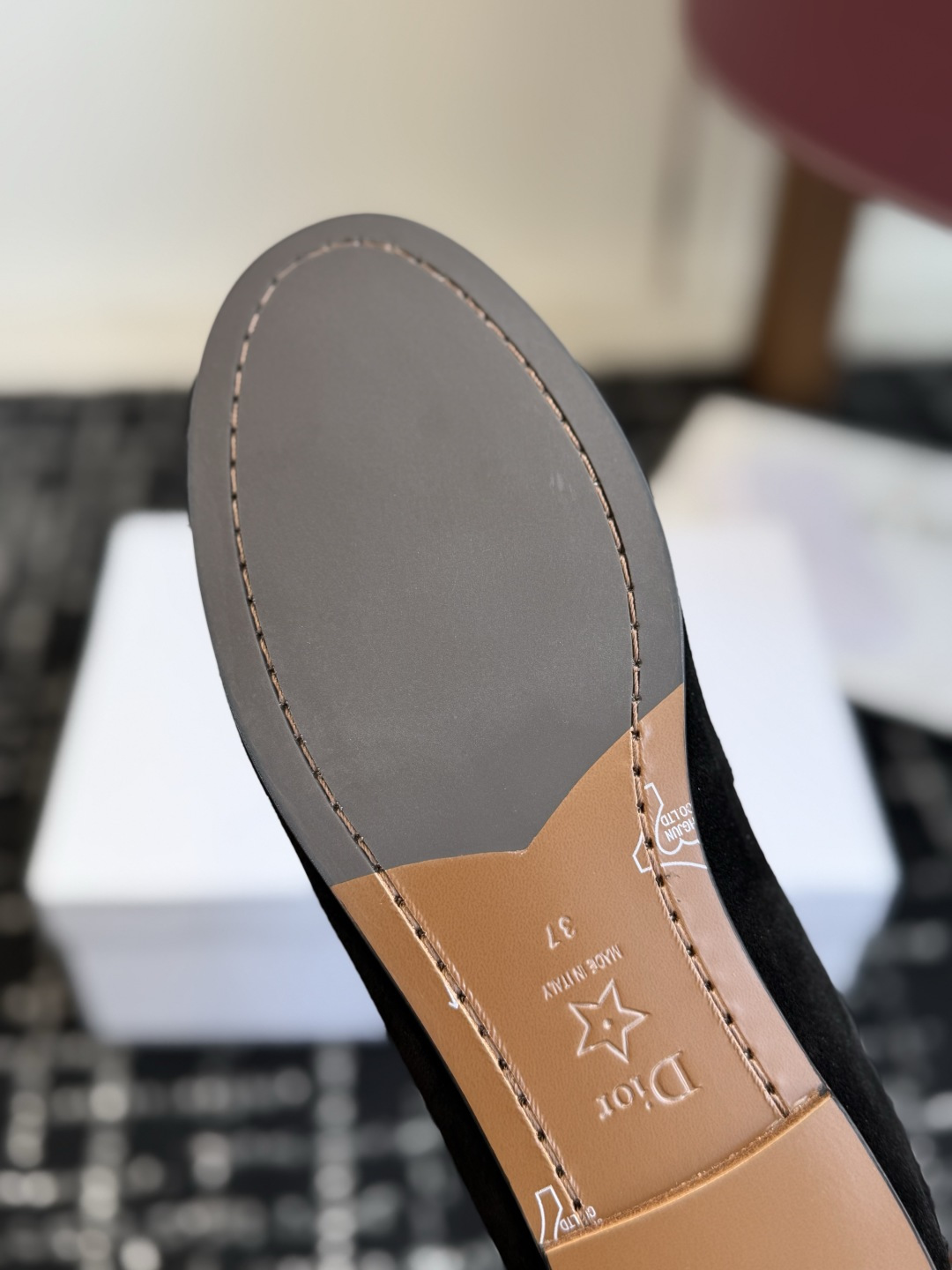 代购级 Dior 迪奥26ss 秋冬新款 羊毛 乐福鞋 顶级品质 版型超正,复古时尚经典单品 巴黎时装周第一场分量十足 代购级 Dior 迪奥26ss 秋冬新款 羊毛 乐福鞋 顶级品质 版型超正,复古时尚经典单品 巴黎时装周第一场分量十足