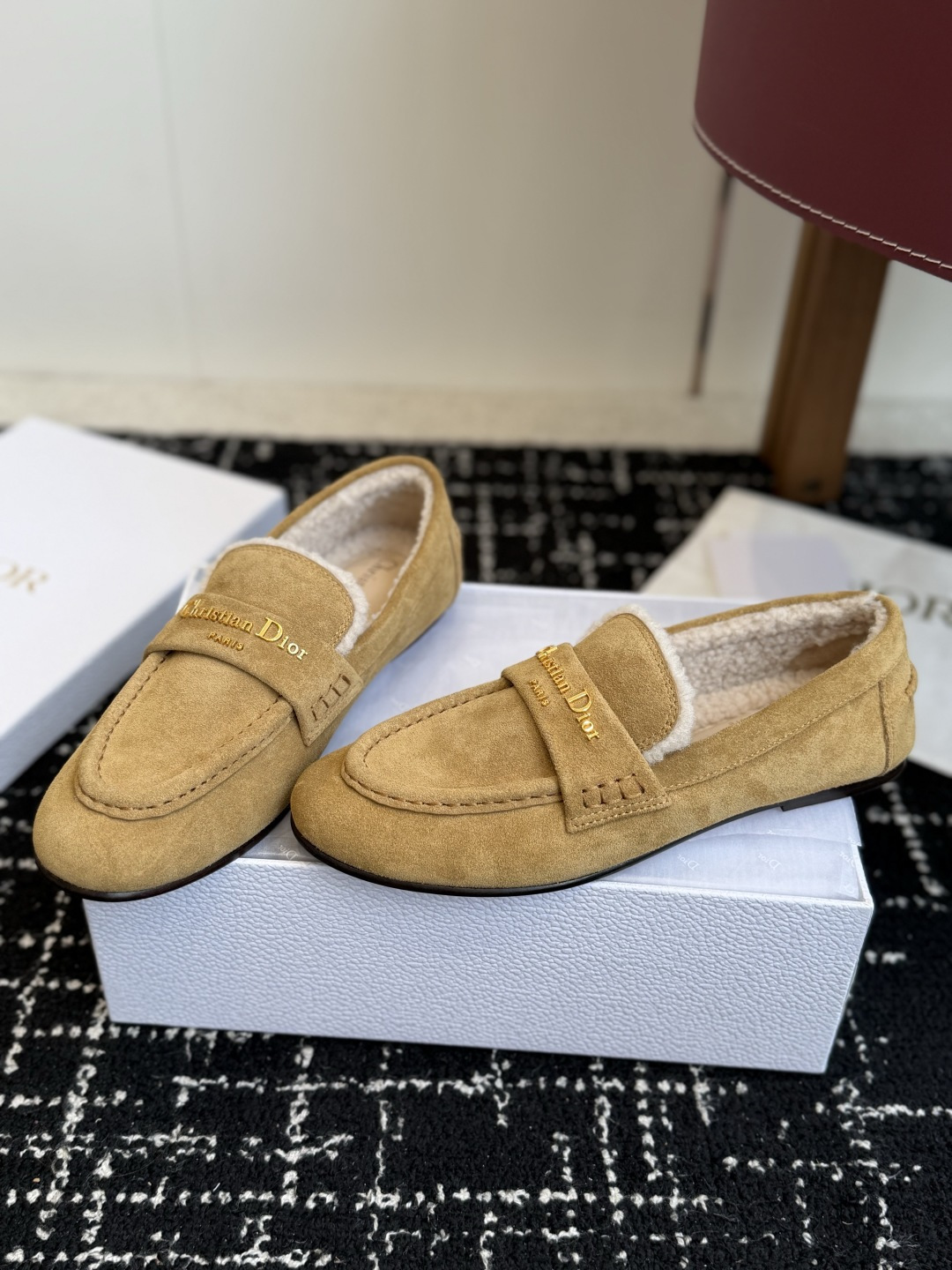 代购级 Dior 迪奥26ss 秋冬新款 羊毛 乐福鞋 顶级品质 版型超正,复古时尚经典单品 巴黎时装周第一场分量十足 代购级 Dior 迪奥26ss 秋冬新款 羊毛 乐福鞋 顶级品质 版型超正,复古时尚经典单品 巴黎时装周第一场分量十足