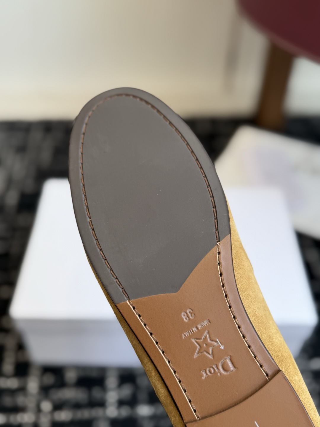 代购级 Dior 迪奥26ss 秋冬新款 羊毛 乐福鞋 顶级品质 版型超正,复古时尚经典单品 巴黎时装周第一场分量十足 代购级 Dior 迪奥26ss 秋冬新款 羊毛 乐福鞋 顶级品质 版型超正,复古时尚经典单品 巴黎时装周第一场分量十足